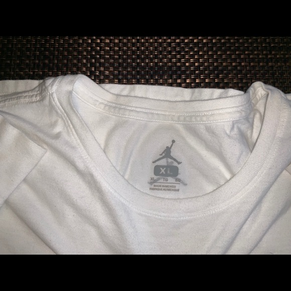 ⛔️SOLD⛔️Jordan T shirt - Picture 2 of 3